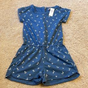 NWT - GAP romper, size 4/5